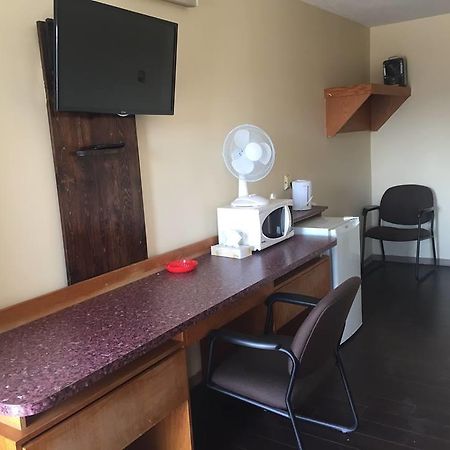 Northern Lites Motel Yellowknife Bagian luar foto