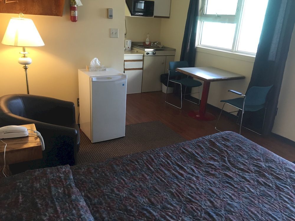 Northern Lites Motel Yellowknife Bagian luar foto